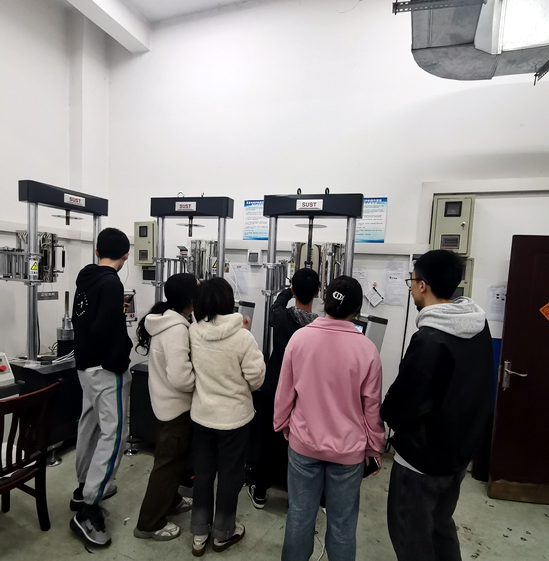 中南大学百万订单试验机项目顺利交付